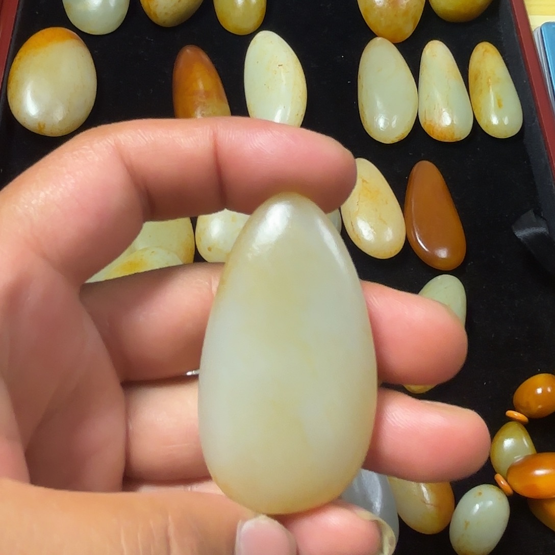 和田玉未镶嵌颈饰兜****钱