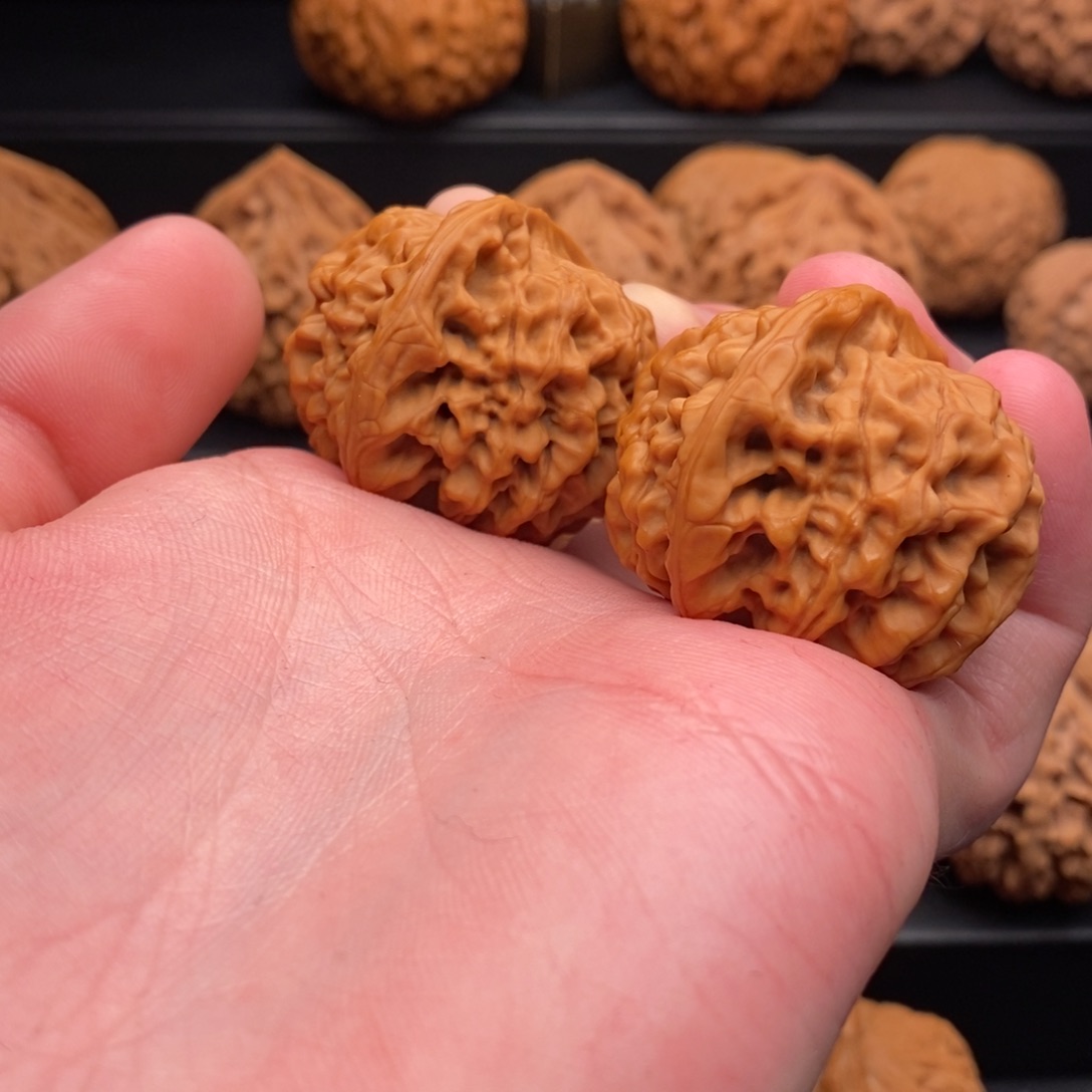 文玩核桃把件空*?秦闷