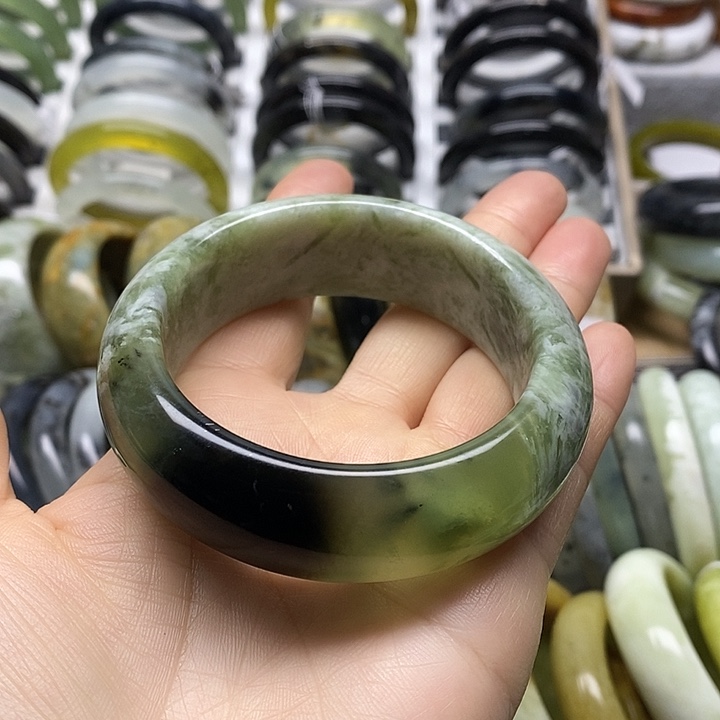 蛇纹石玉未镶嵌手镯