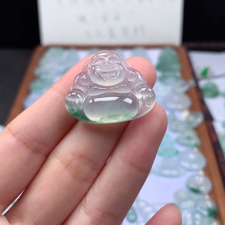 颈饰未镶嵌翡翠高冰飘花佛公