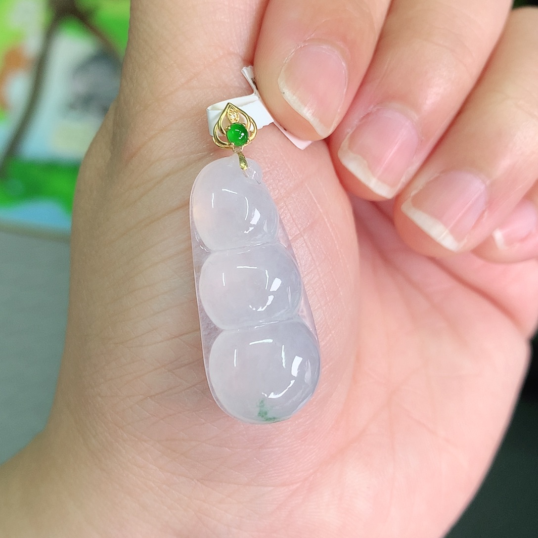 翡翠颈饰18K金镶嵌冰胶飘绿豆子