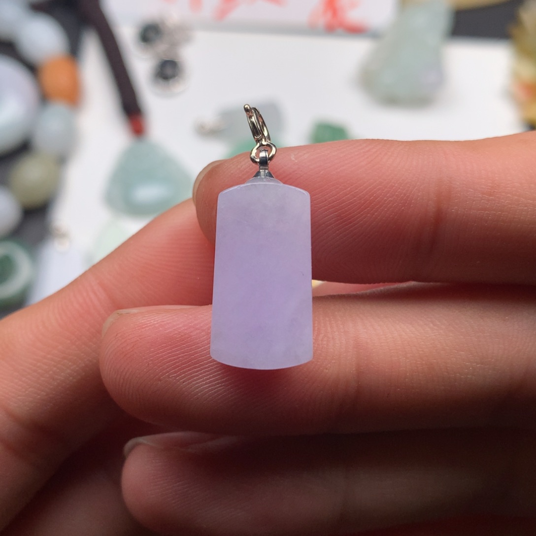 翡翠颈饰未镶嵌天***红