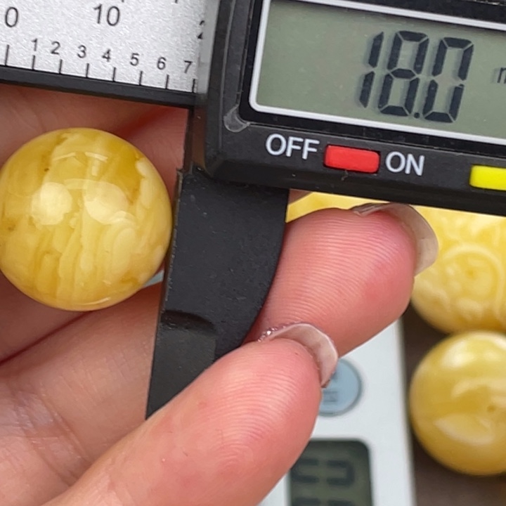 蜜蜡未镶嵌裸石微瑕960