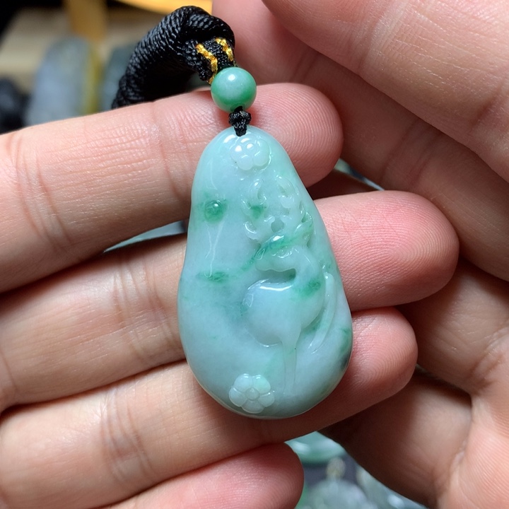 翡翠未镶嵌颈饰一鹿有你