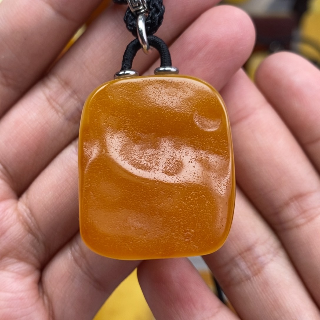 琥珀吊坠(赠链)未镶嵌