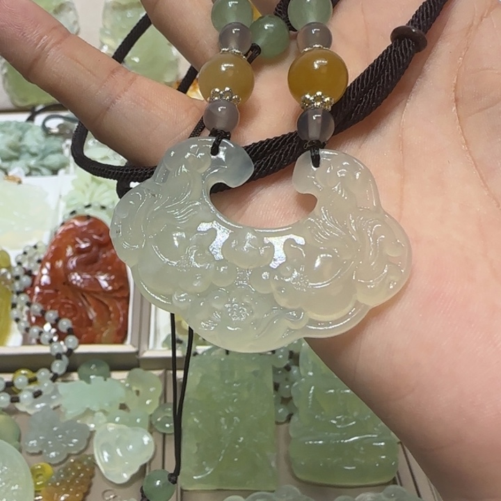 蛇纹石玉吊坠未镶嵌