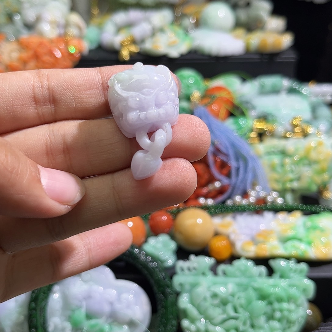 翡翠未镶嵌颈饰待编织