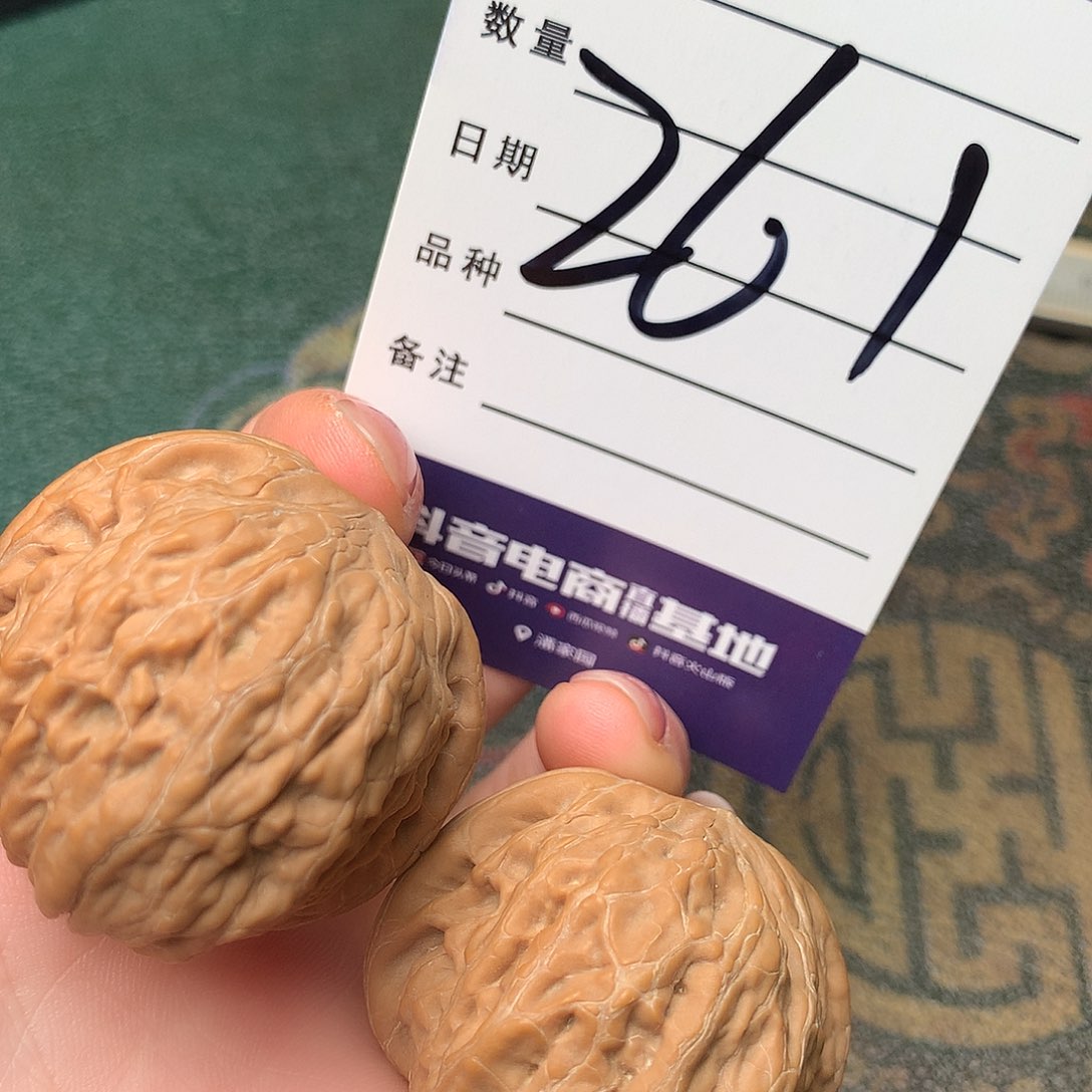 文玩核桃吊坠铁锤