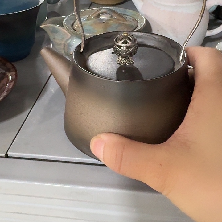 主人杯一个，瓷。。瓷