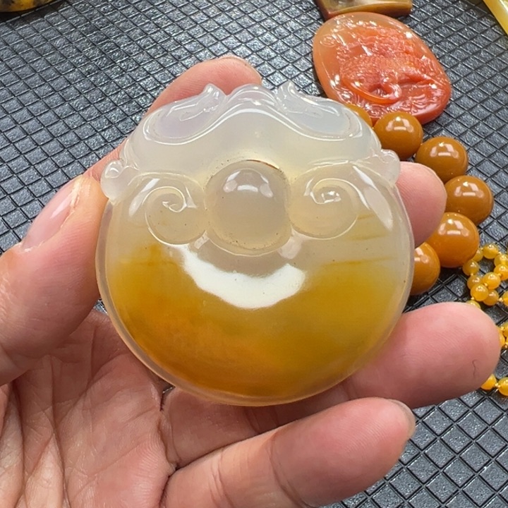 石英质玉（黄龙玉）颈饰未镶嵌