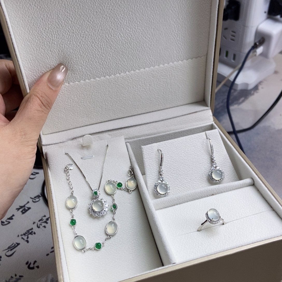 翡翠银S925镶嵌颈饰