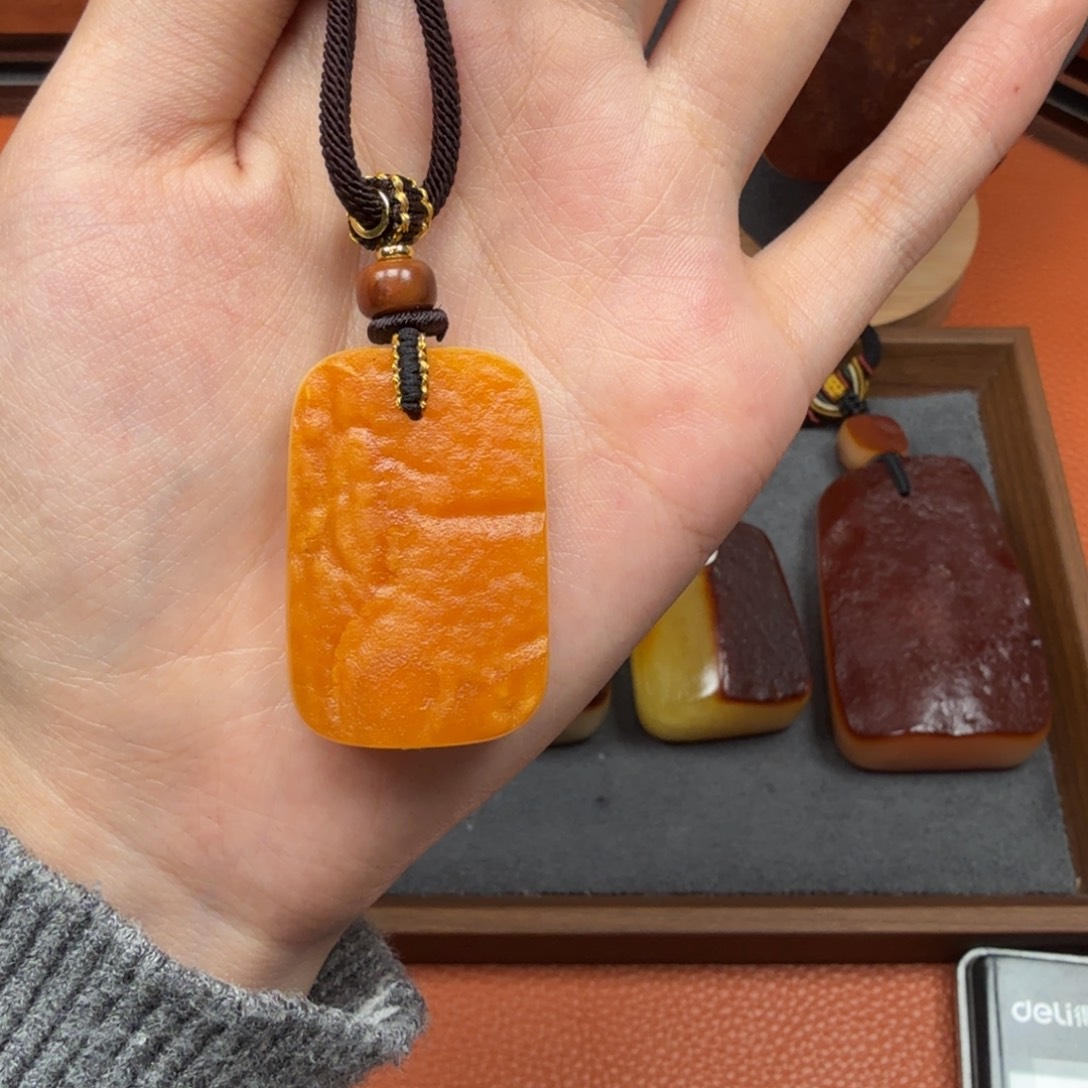 蜜蜡未镶嵌吊坠(赠链)