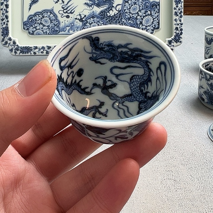 明续幽蓝，內绘龙纹铃铛杯