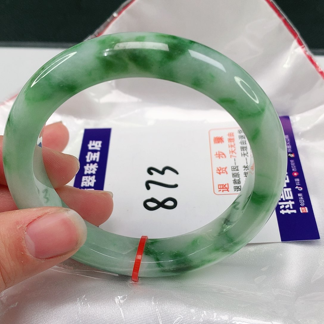 翡翠手镯未镶嵌翡翠