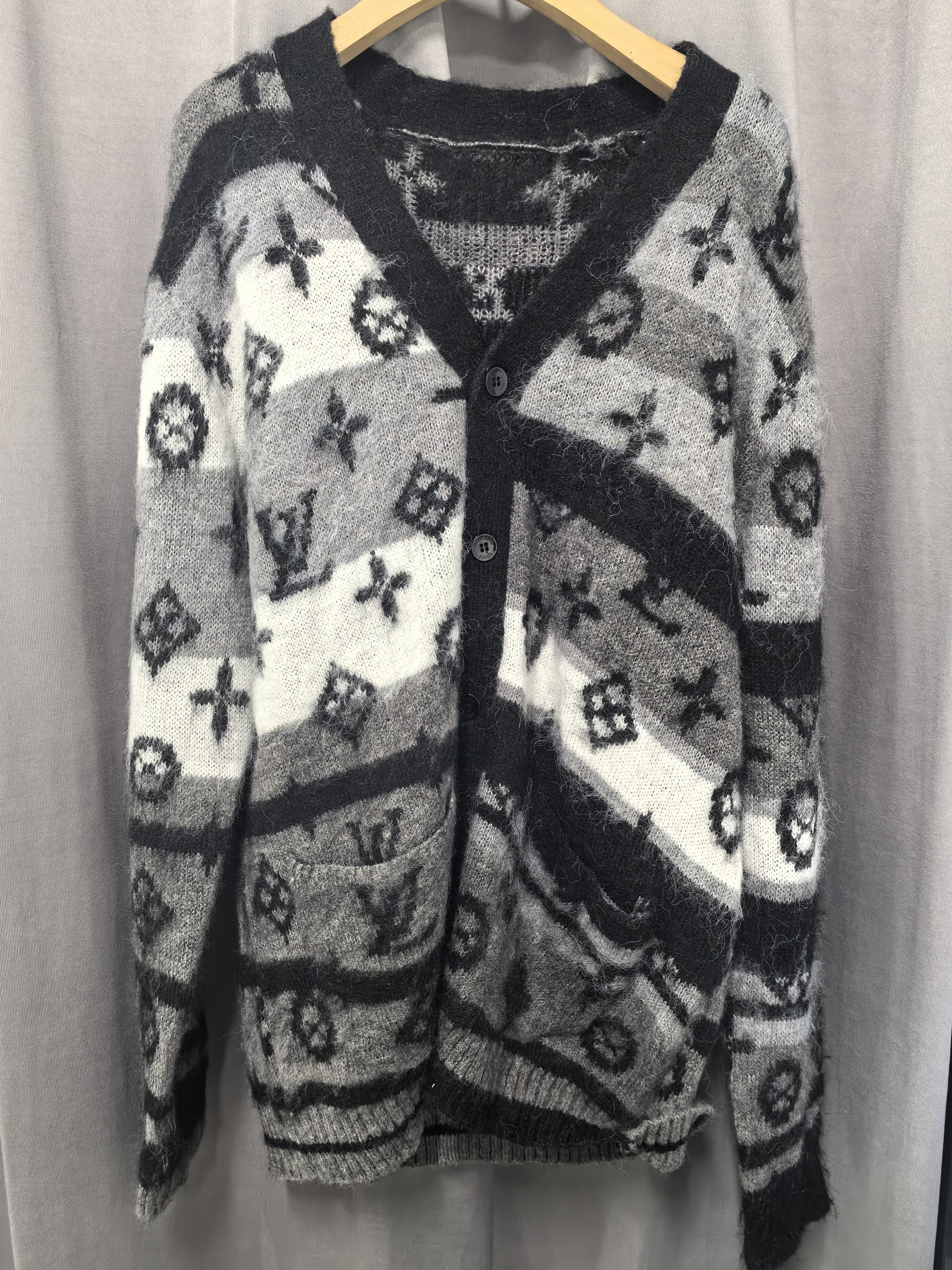 99新 LouisVuitton/路易威登 【L码】灰色满印针织衫 150-180斤