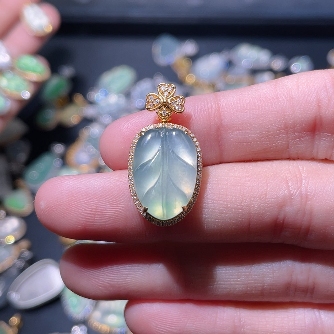 翡翠颈饰18K金镶嵌小*吊坠