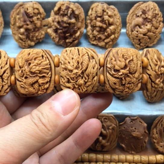 桃核吊坠桃核雕刻材质，
