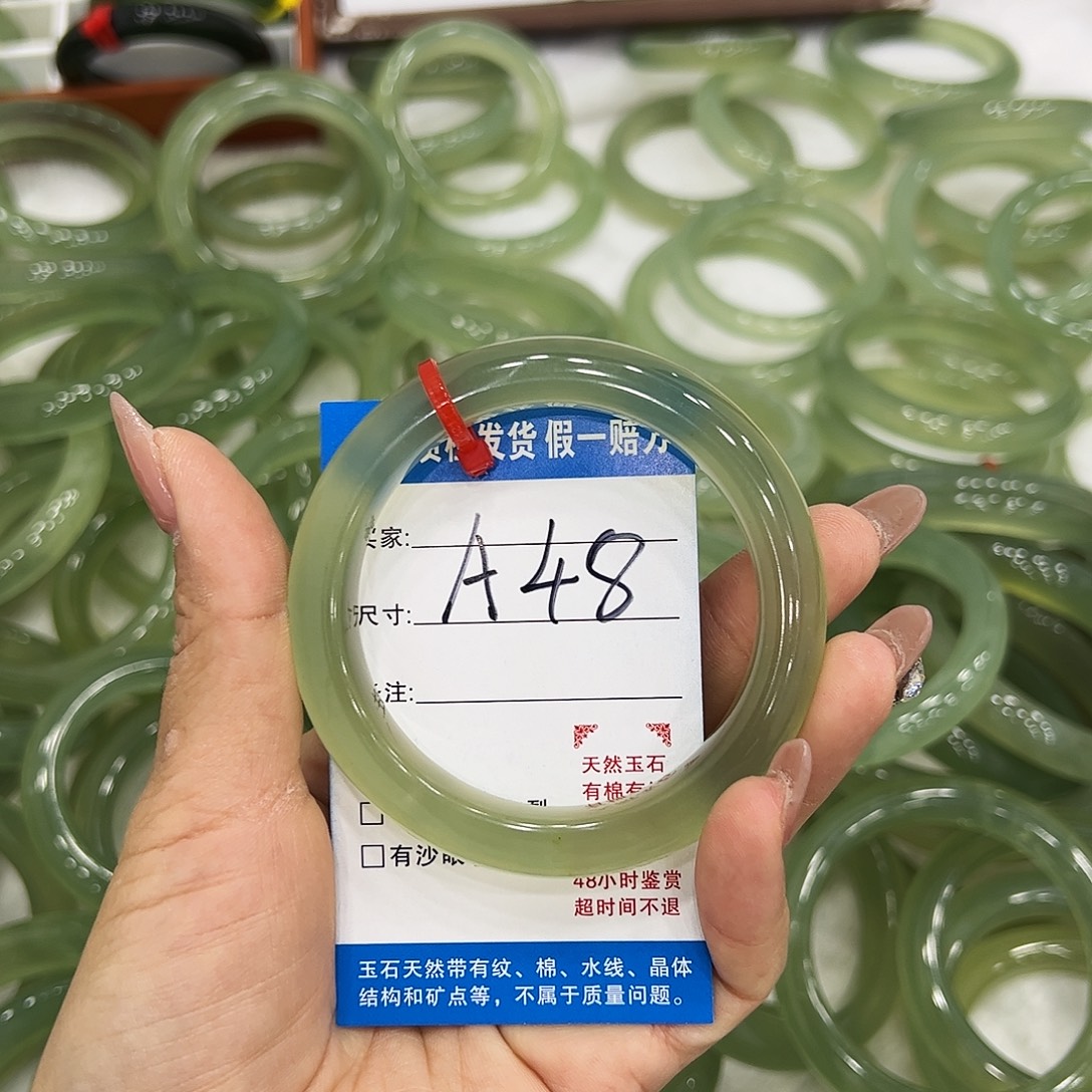 酒***爱蛇纹石玉未镶嵌手镯