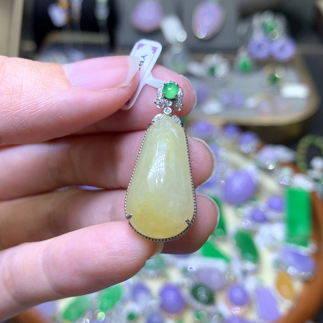 【闪购商品】翡翠颈饰18K金镶嵌翡翠吊坠项链