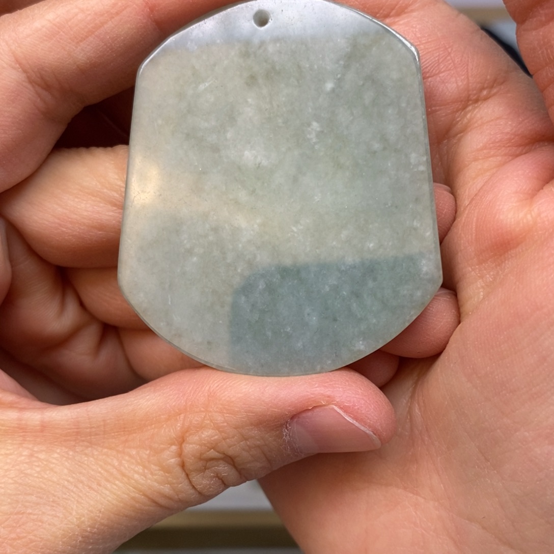 翡翠颈饰未镶嵌无事牌