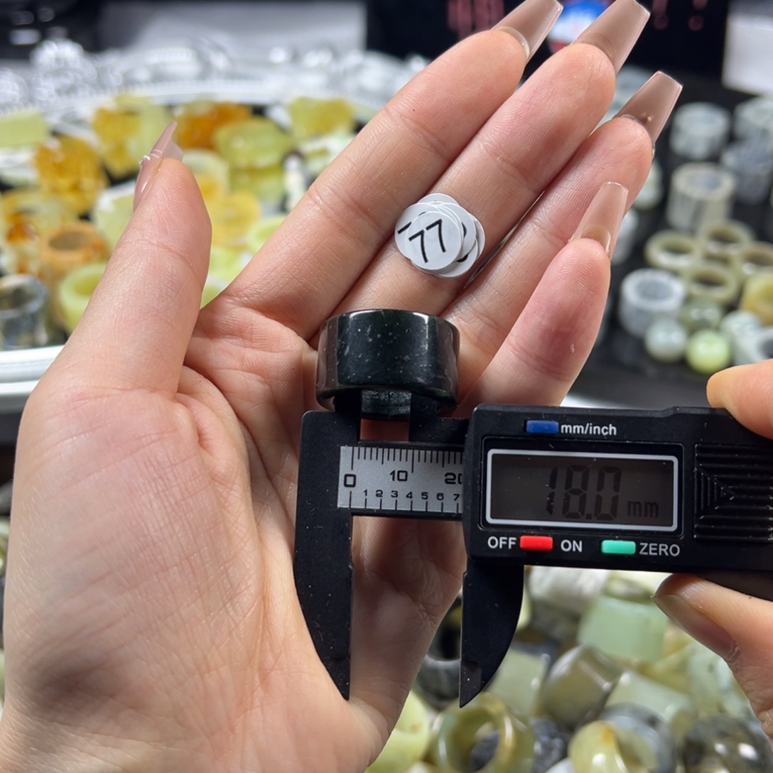 蛇纹石玉未镶嵌戒指