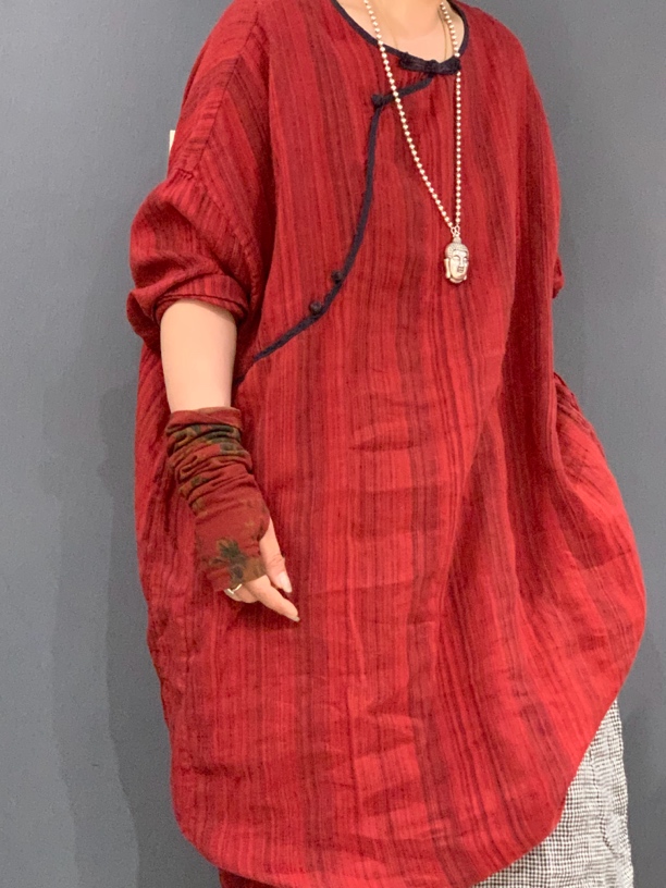 艾沸儿推荐 春款竖条亚麻盘扣袍