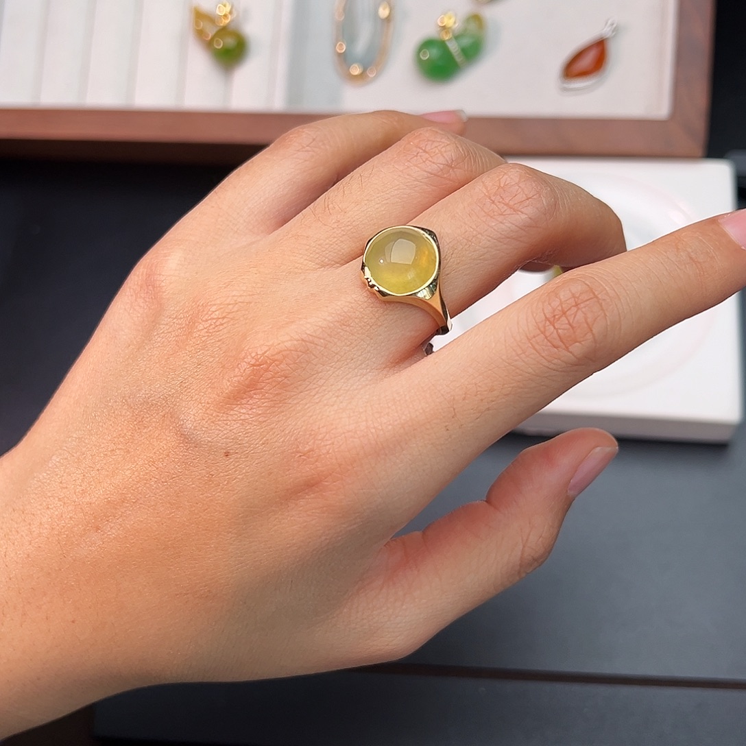 翡翠18K金镶嵌戒指           