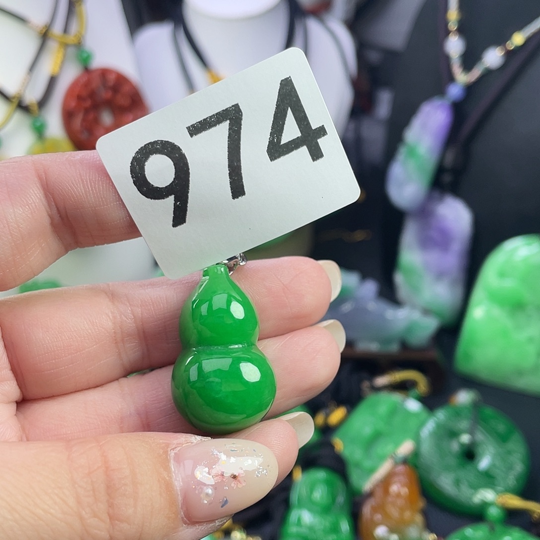 翡翠未镶嵌吊坠(赠链)