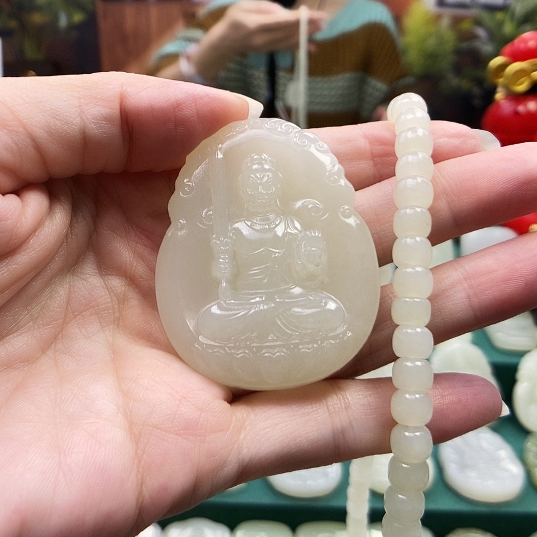 （***店和田玉未镶嵌颈饰