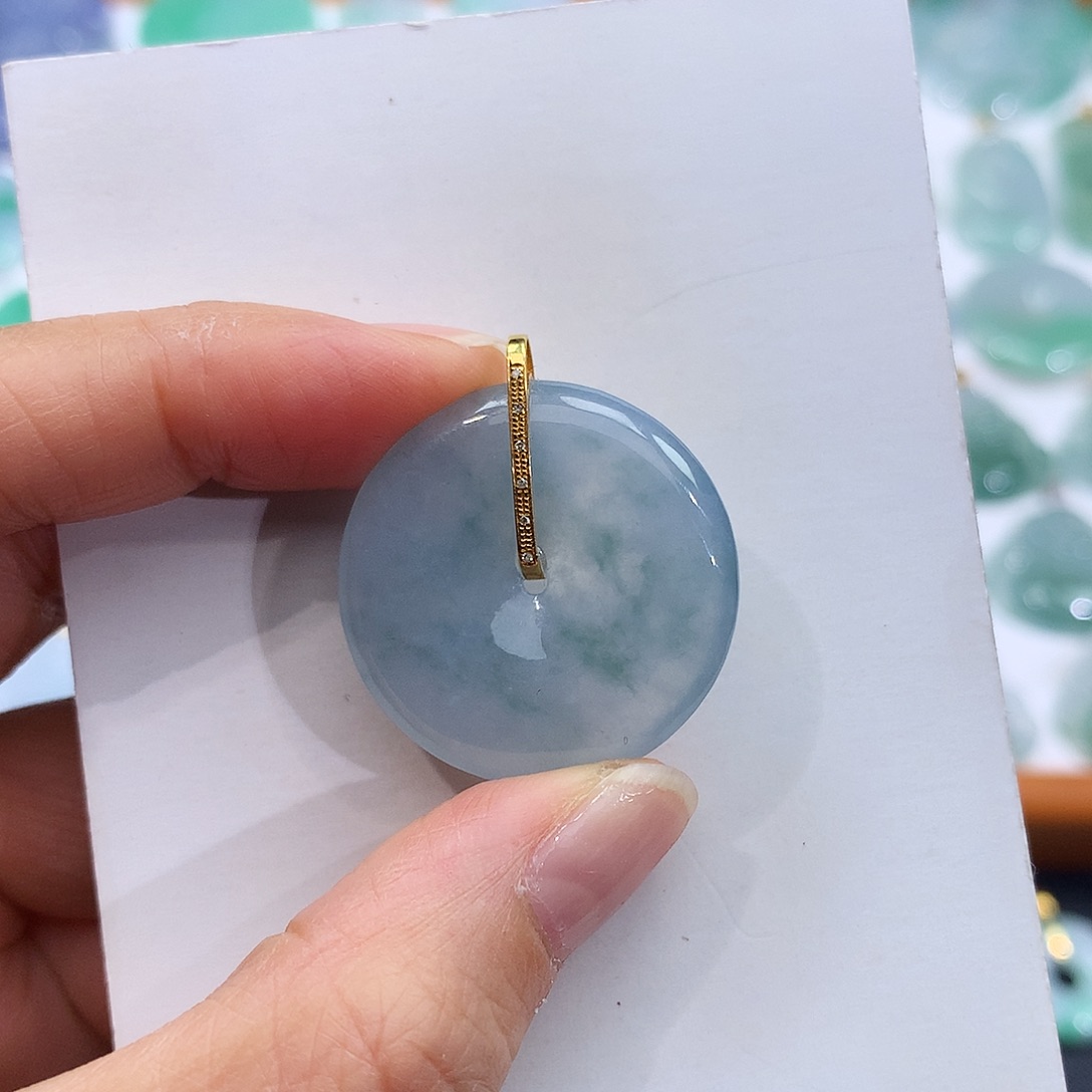 翡翠18K金镶嵌颈饰翡翠吊坠