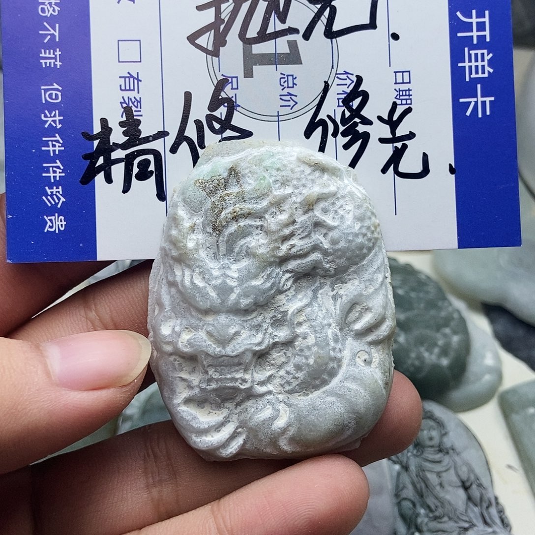 定制翡翠未镶嵌龙