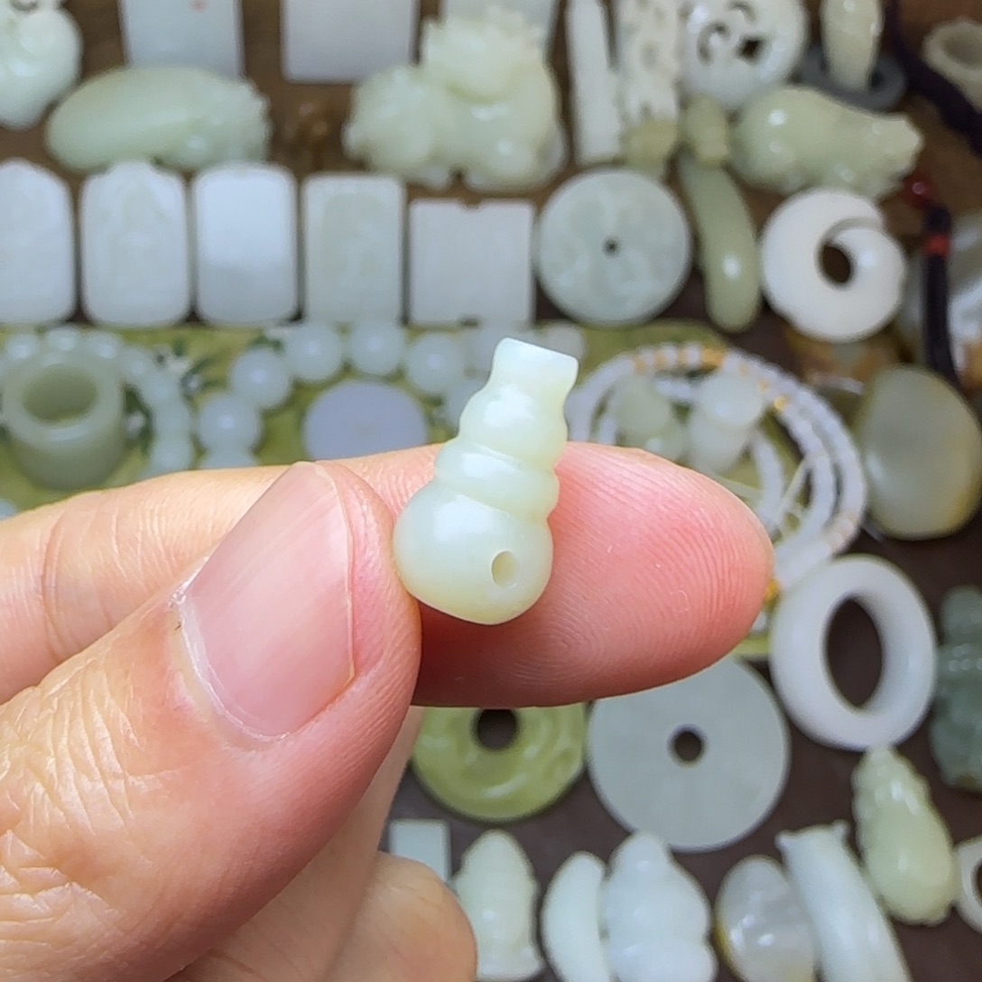 沐***兮和田玉未镶嵌挂件三通