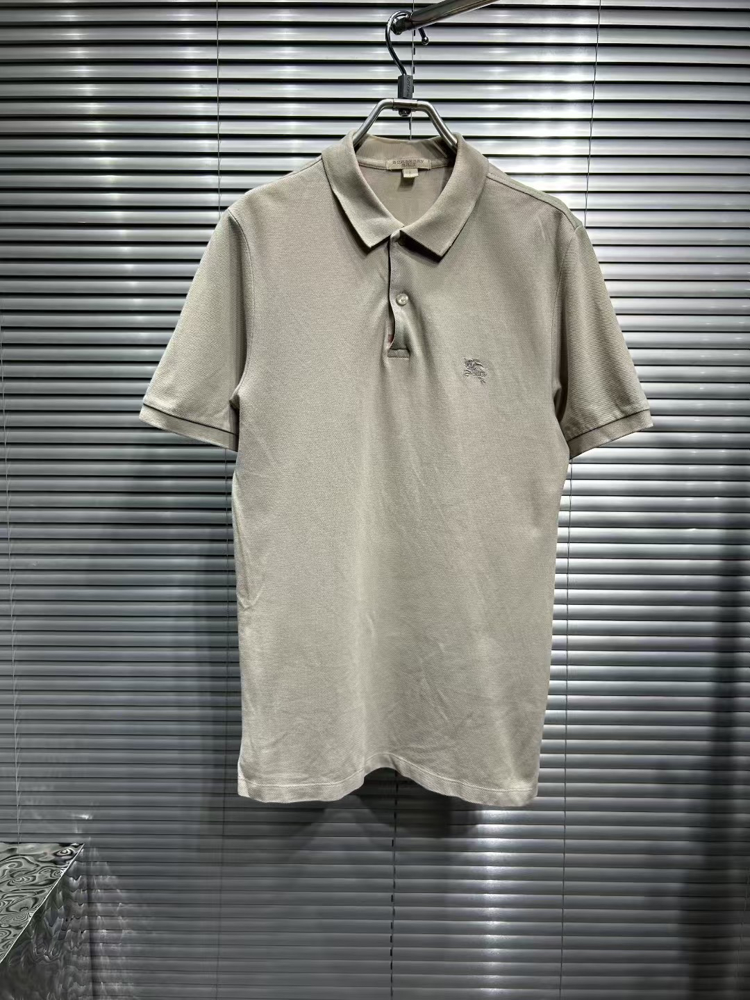 90新 BURBERRY/博柏利 刺绣战马米色短袖polo衫 s码