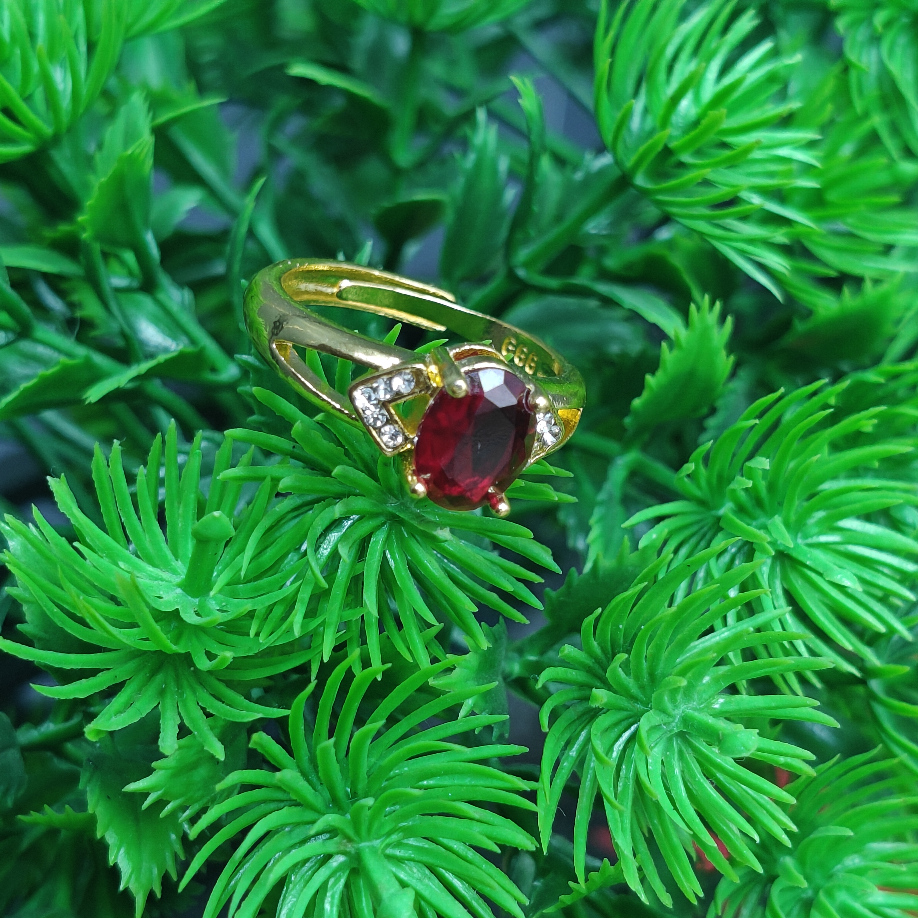 活口金色设计石榴红通用百搭戒指