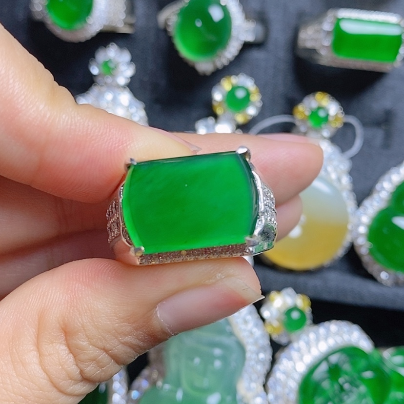 【闪购商品】翡翠未镶嵌挂件马鞍