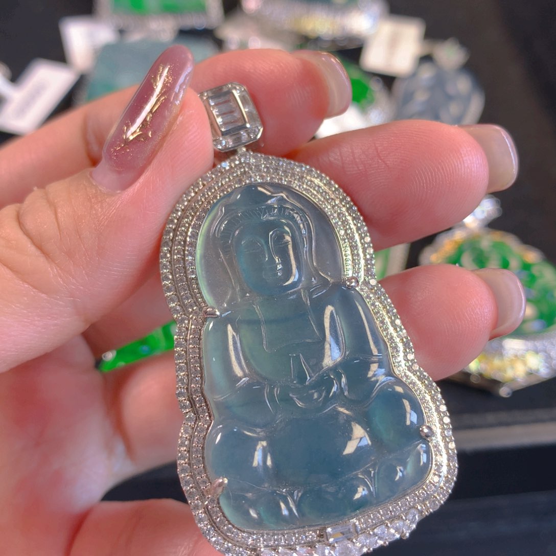 翡翠颈饰未镶嵌翡翠