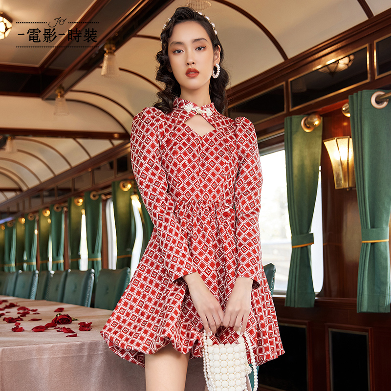 【白姐专属】菱格镂空花苞短款连衣裙FCBL135559