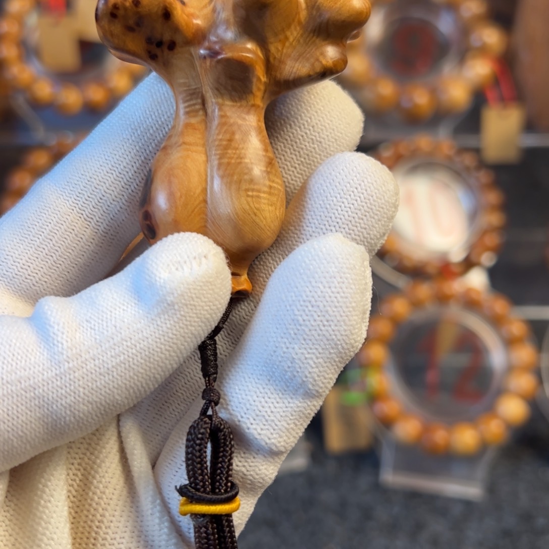 柏木上**水太行崖柏把件