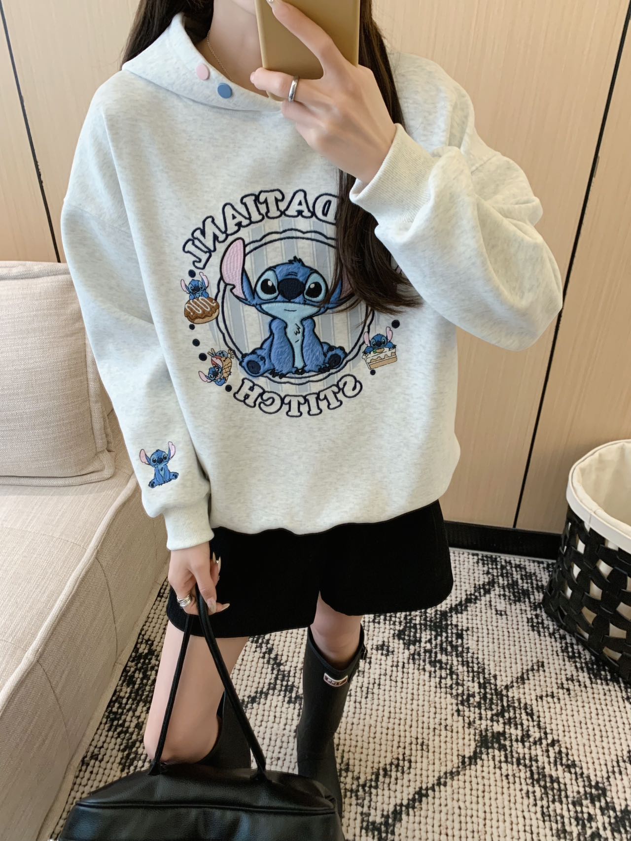 小慧  减龄卡通蓝仔仔刺绣植绒宽松连帽卫衣KE26