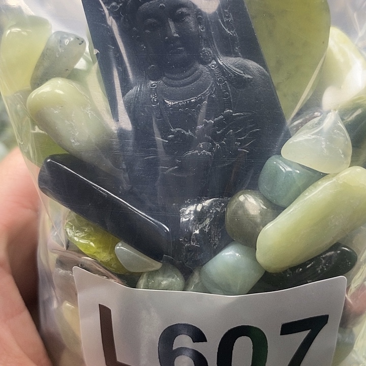 岫玉鱼缸石未镶嵌