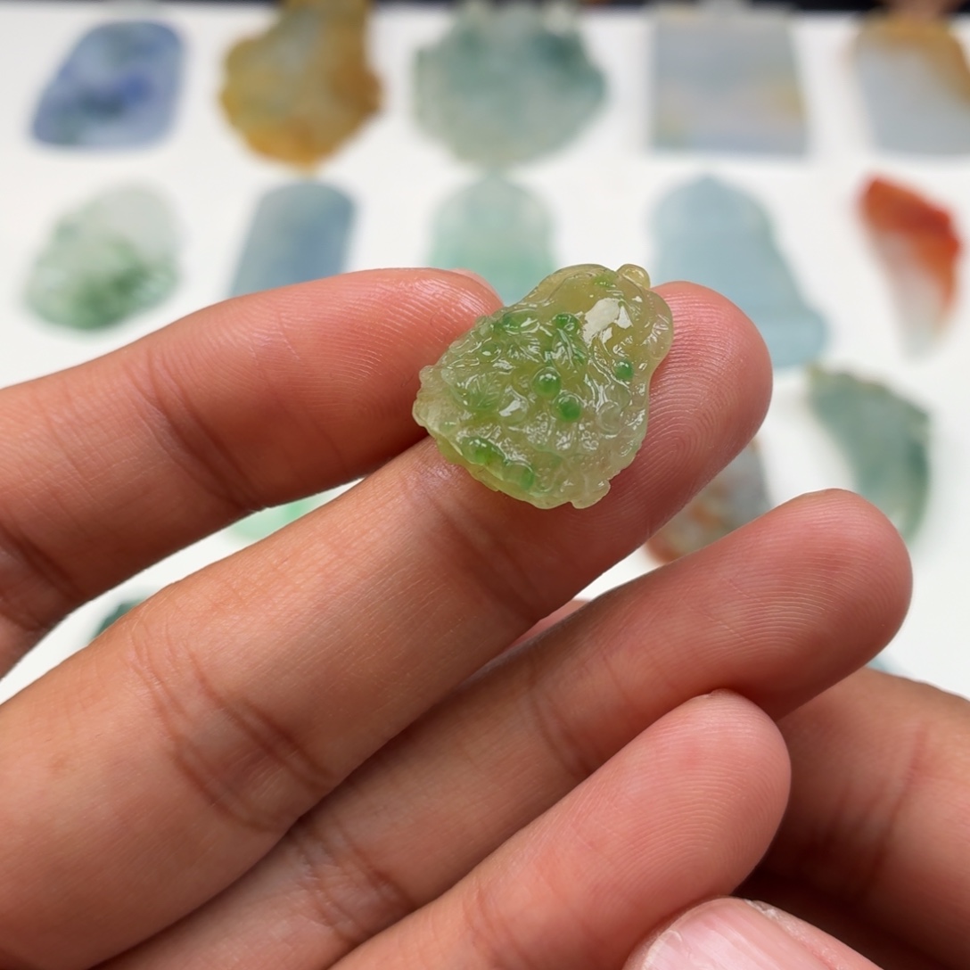 定制翡翠未镶嵌黄加绿白菜