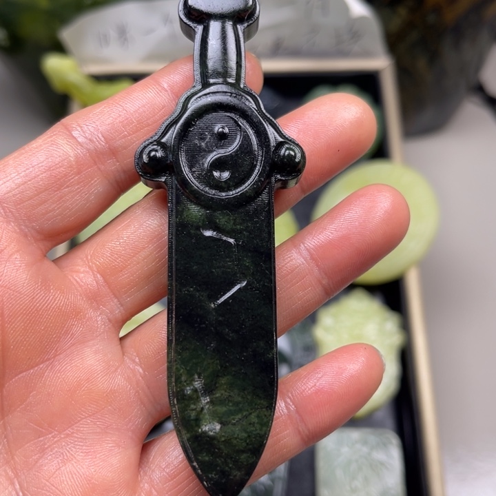 石英岩玉未镶嵌珠宝奇石