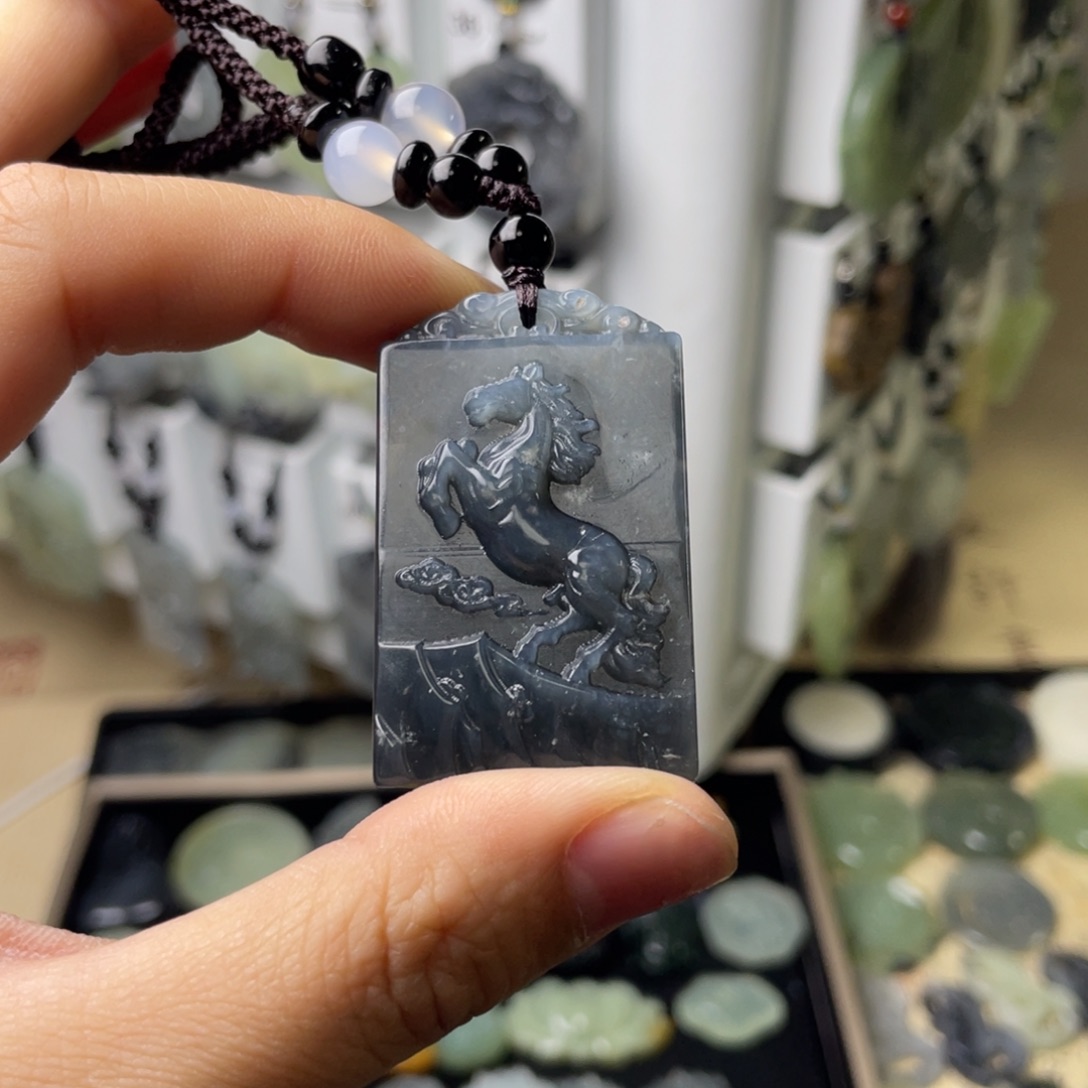 岫玉颈饰未镶嵌马牌吊坠