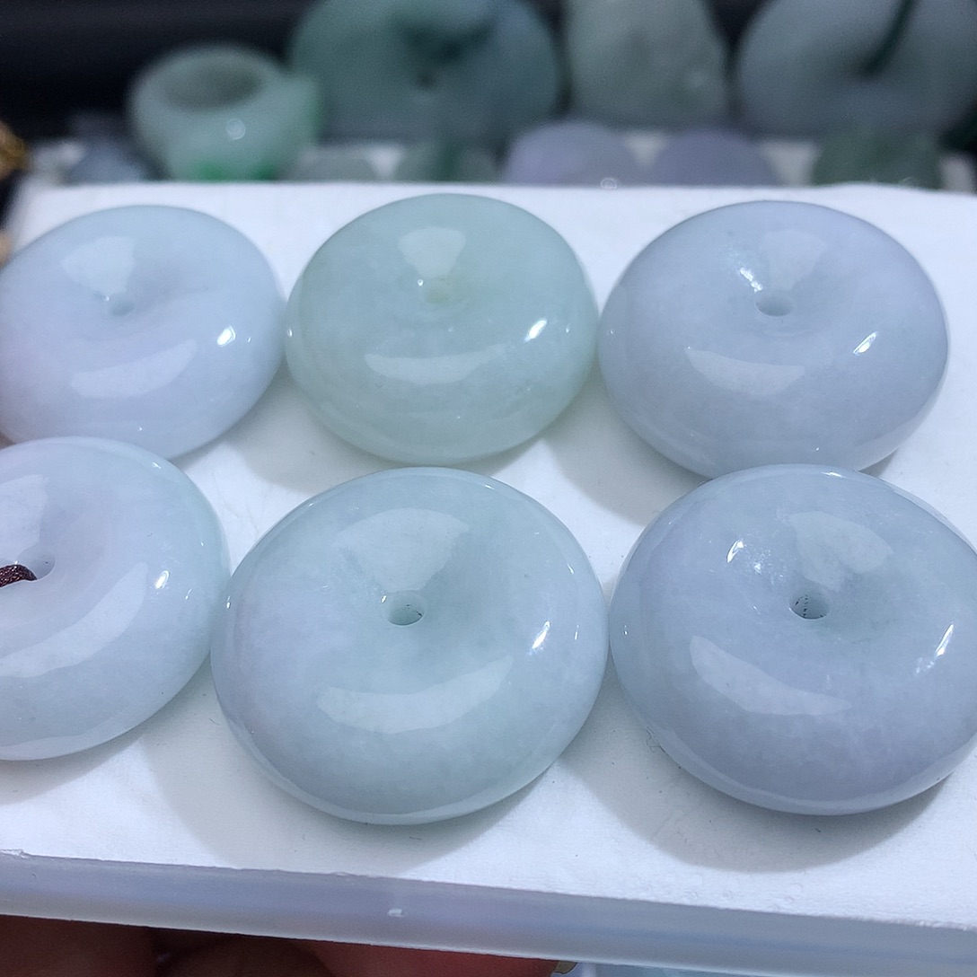 翡翠未镶嵌颈饰发1个