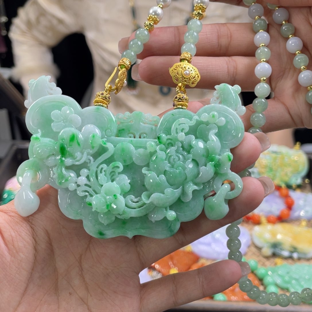 翡翠颈饰未镶嵌代编织