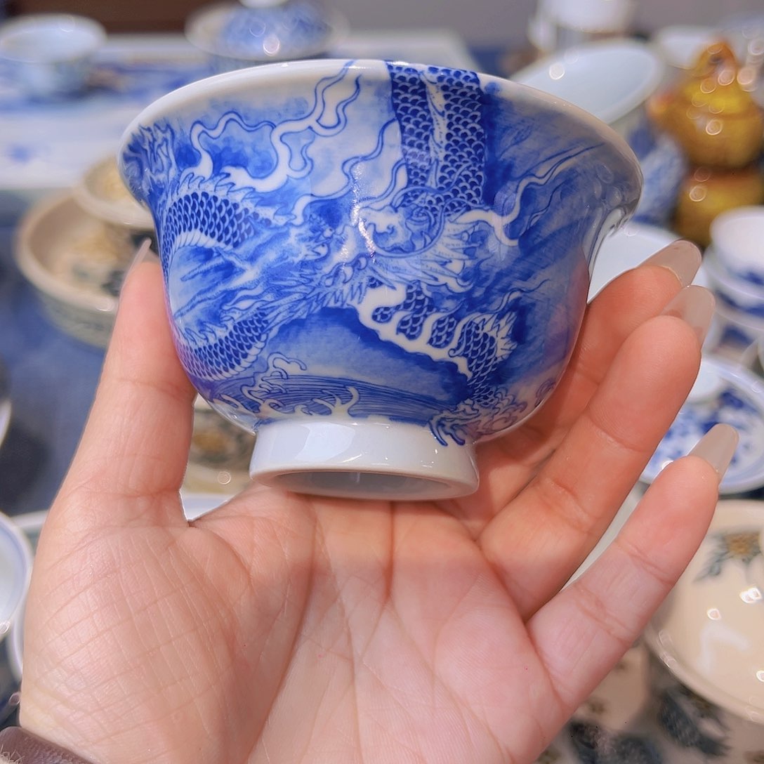 青花瓷穿云龙压手杯