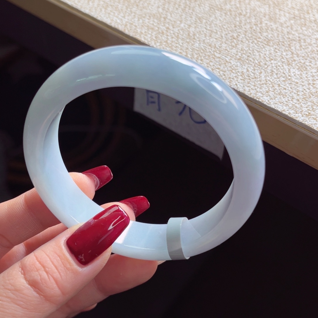 翡翠手镯未镶嵌手镯