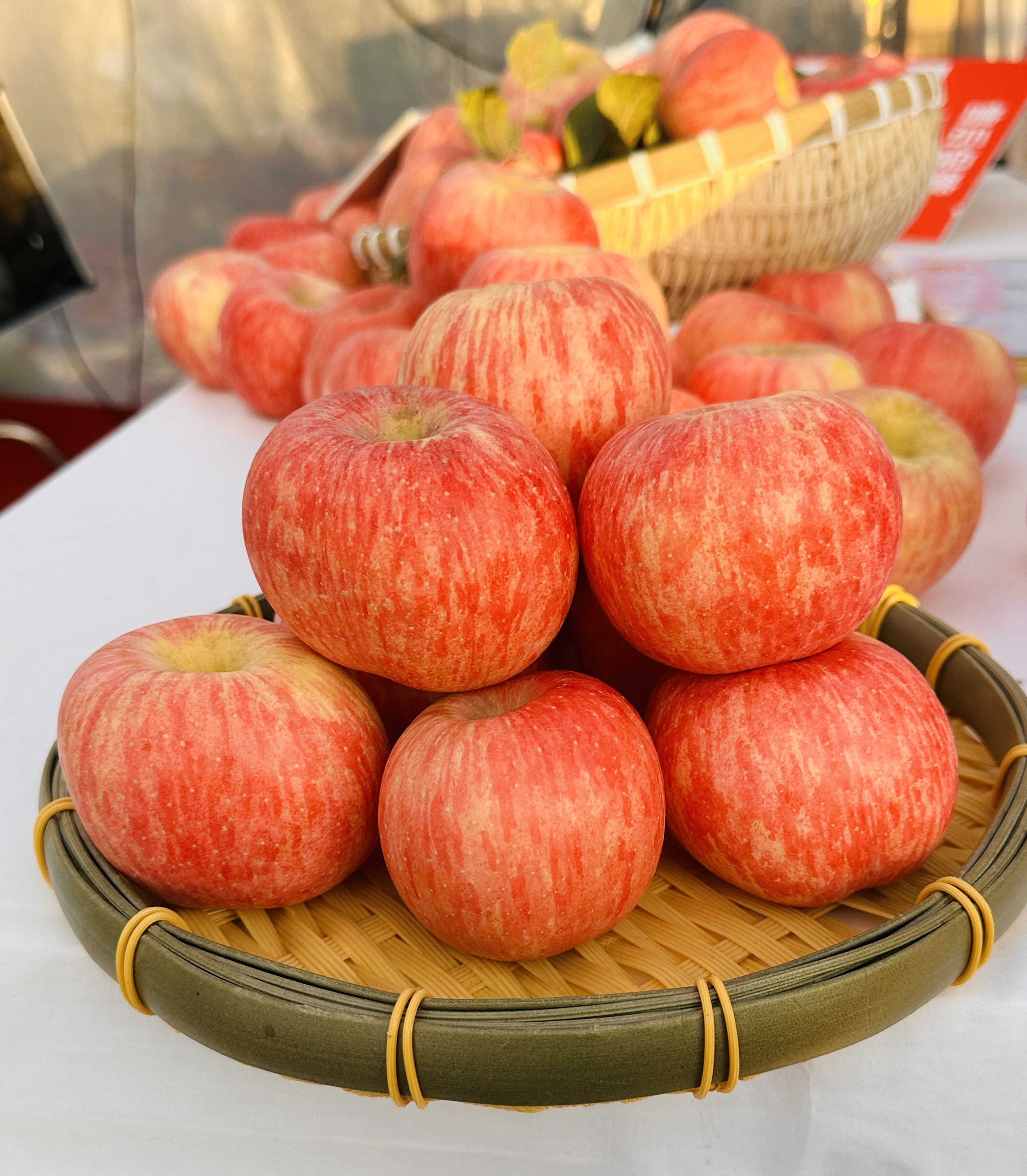 顺丰包邮正宗洛川苹果2025年新鲜采摘（6枚尝鲜款）微瑕介意勿拍