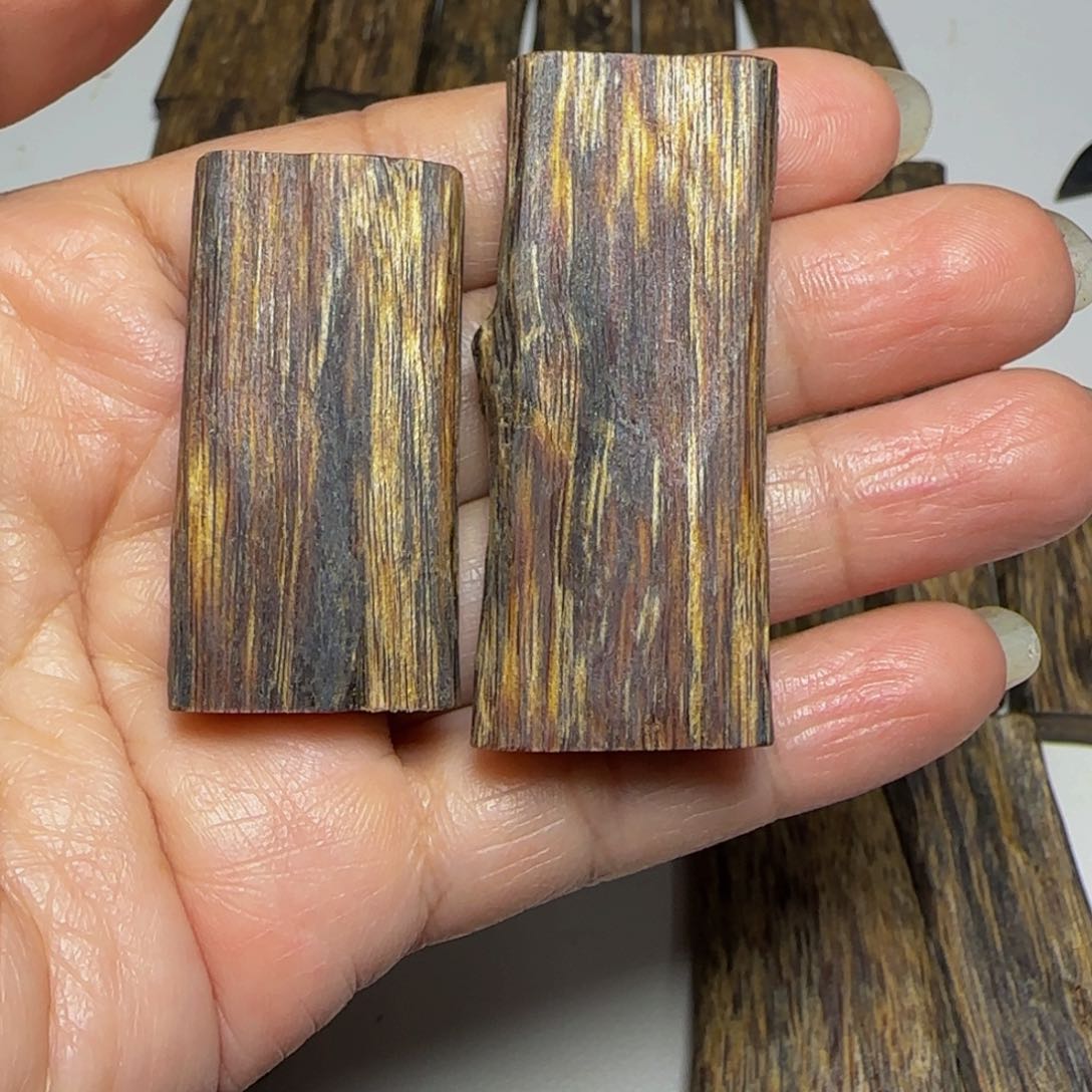 木l****n红油小挂件2⃣️个9.3克