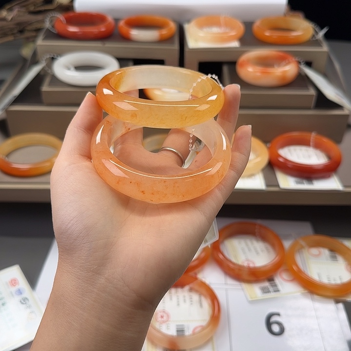 豆***芽石英质玉（黄龙玉）合金手镯